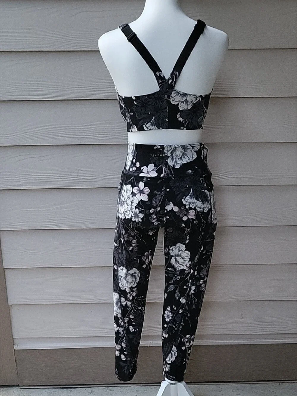 Victoria’s Secret Black Floral Leggings Size Large & Sports Bra Set 34DDD